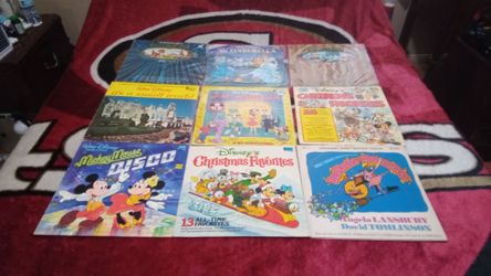 Raggedy Ann And Andy Kids Record Player With 35 Kids Records