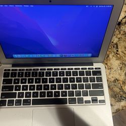 Macbook air 11” 2015 128gb of storage