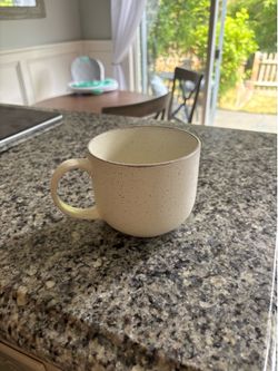 Set of 8 coffee mugs
