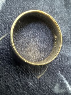 Men’s wedding band 10k gold size 8