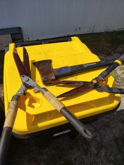 Kobalt Axe and 2 Pairs Fiskas