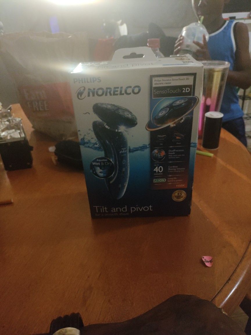 Norelco Senso Touch 2D Electric Razor