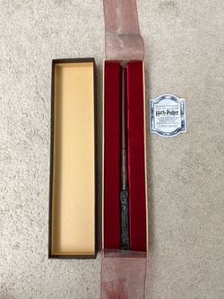 Harry Potter Noble Collection Wizard Wand with Display Box (Ollivanders Label)