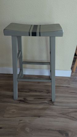 3 bar/counter height bar stools
