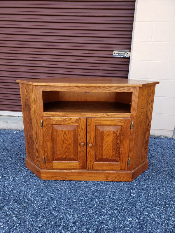 Solid oak corner tv stand for Sale in Red Lion, PA - OfferUp
