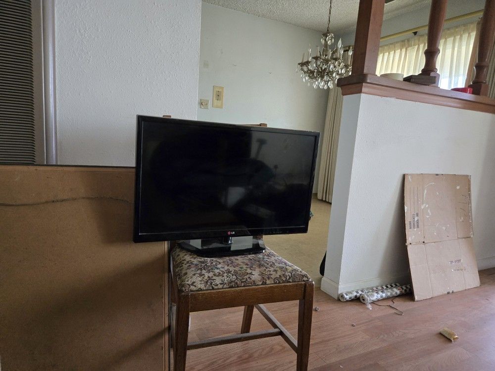 L.G. 28" T.V.