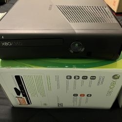 Xbox 360 (like new), 15 Games, 2 Controllers + Carry Bag