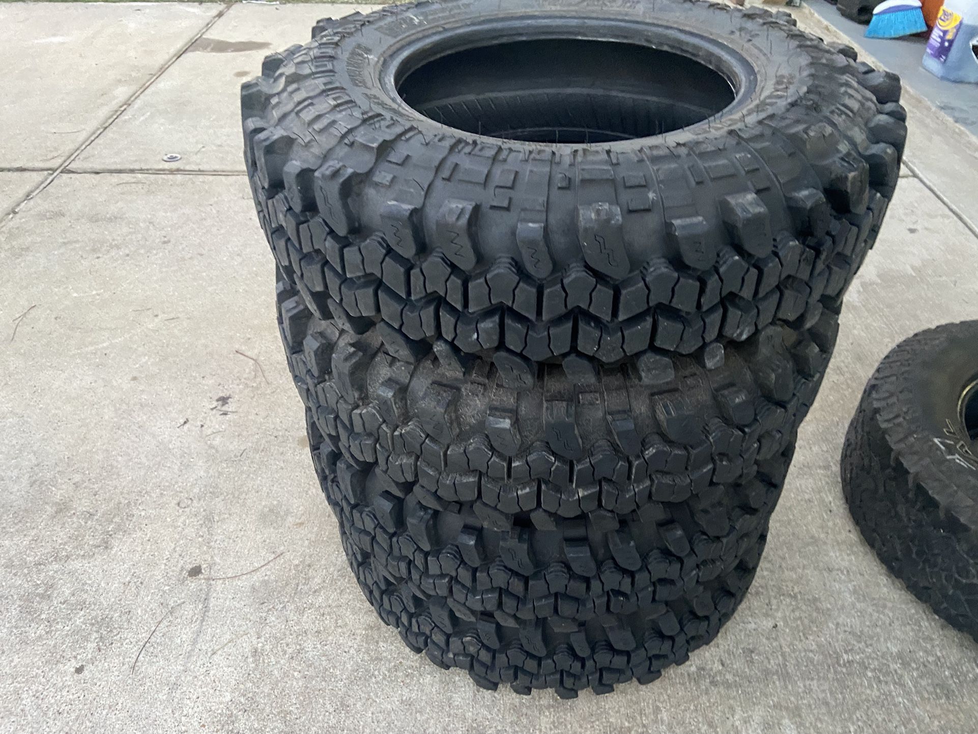 4 Tires Super Swamper 33x9,5r17