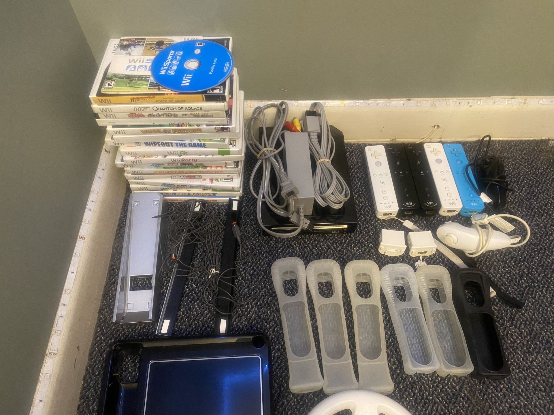 Nintendo Wii with games lot