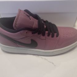 Jordan 1 Low SE (Size Woman 7.5)