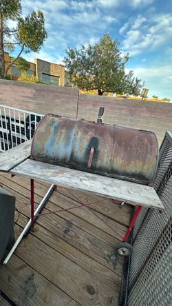 Free Barbecue Smoker / Grill