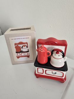 New Set of 3 Salt & Pepper Shakers With Holder