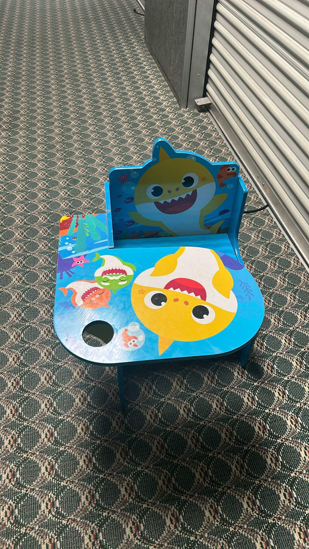 baby shark desk