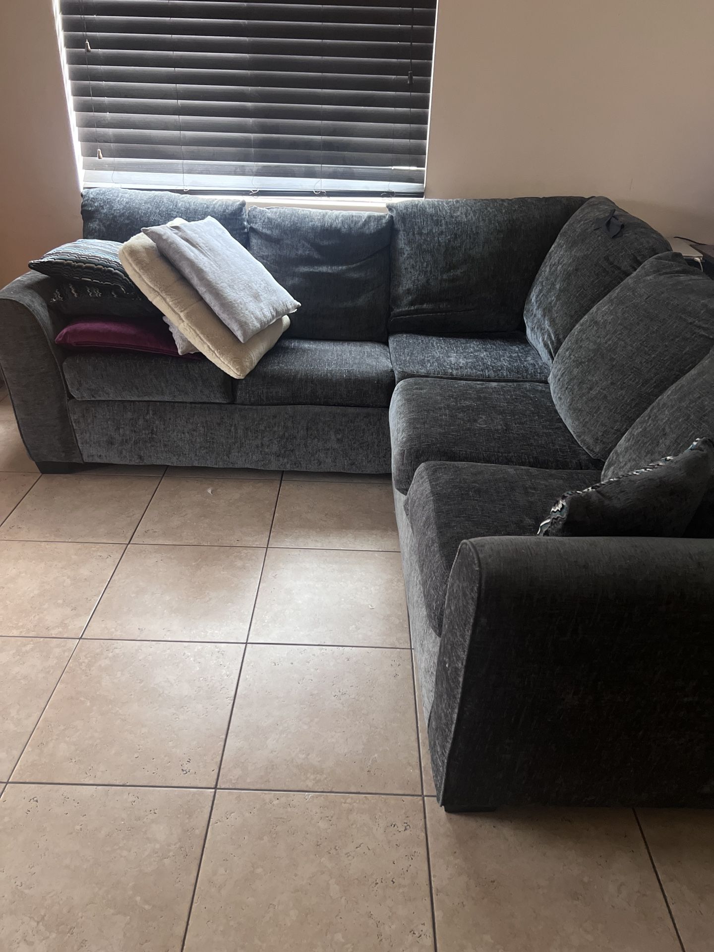 Free Sofa Set