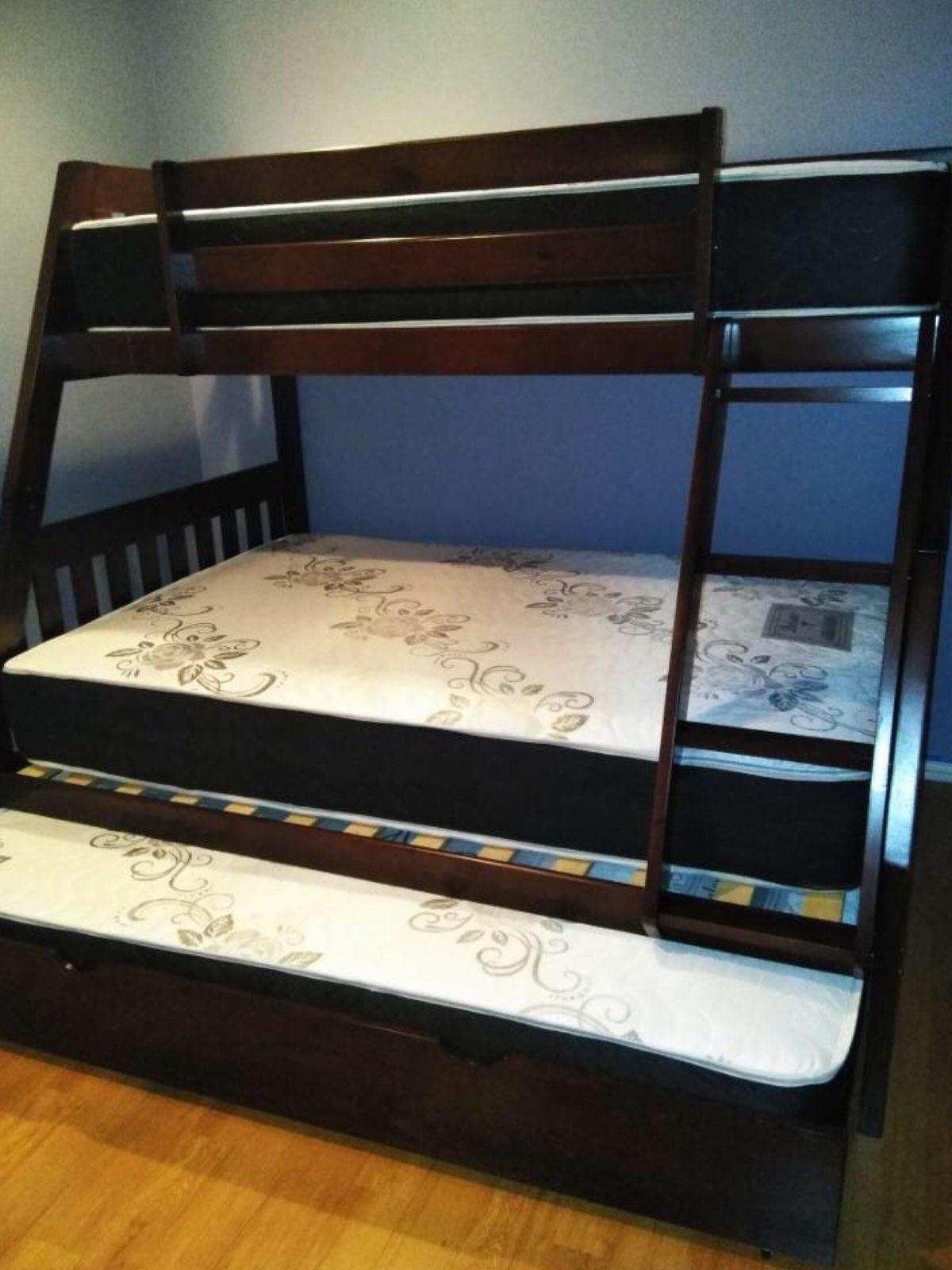 TWIN/FULL/TWIN BUNK BEDS W MATTRESSES INCLUDED.