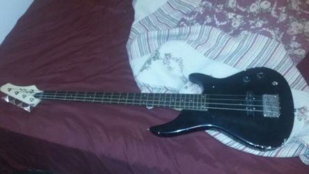 Fender solo 4 string electric bass guitar.
