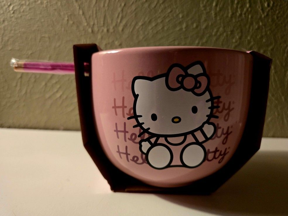 Sanrio Hello Kitty Pink 20 oz Ceramic Ramen Bowl with Chopsticks
