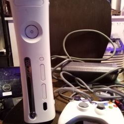 Working Xbox 360 With All Wires/connections And Controller