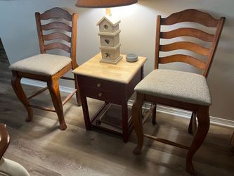 VINTAGE FRENCH COUNTRY STYLE COUNTER STOOLS