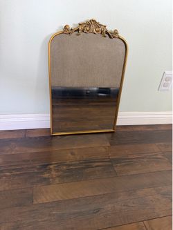 Wall mirror