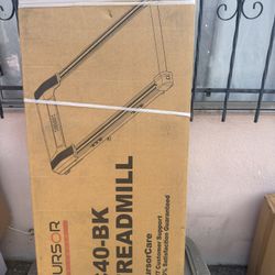 Cursor C40-BK Treadmill 