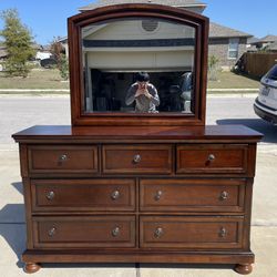 Beautiful Solid Wood Dresser With Mirro