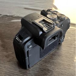 CANON EOS R10 