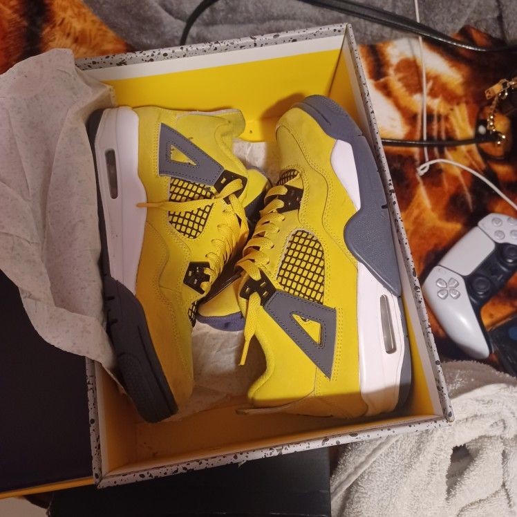 6.5 Youth Air Jordan 4 Retro Still Great Condition