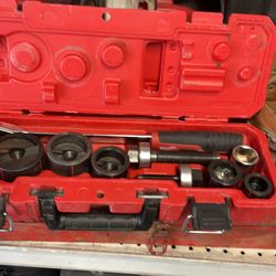 Milwaukee knock out set