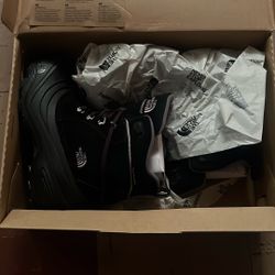 Size 5 ,  North Face Boot Never Worn 