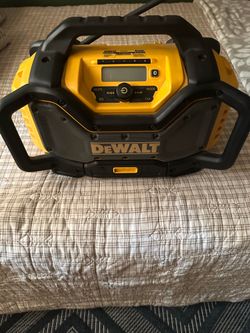Bluetooth DeWalt radio