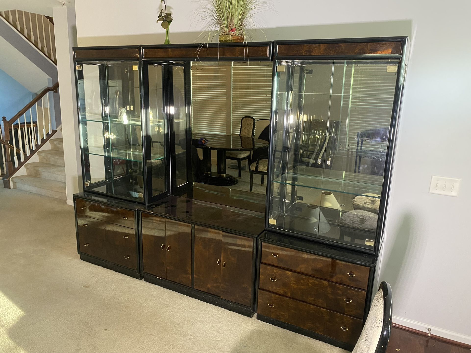 Beautiful Dining room set Complete with China Cabinet