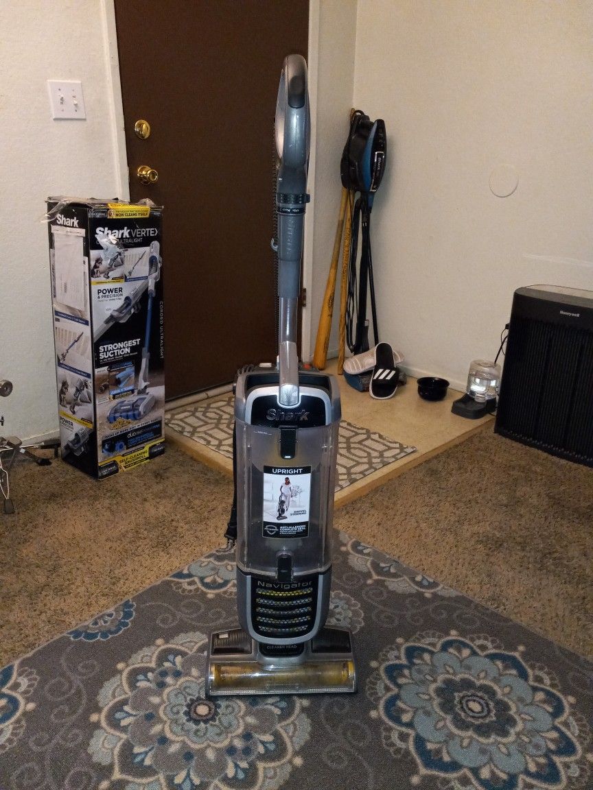 Shark ZU62 Navigator Zero-M Self-Cleaning Brushroll Pet Pro Upright Vacuum, Pewter Grey Metallic