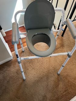 Portable Bedside Commode Chair with Armrests