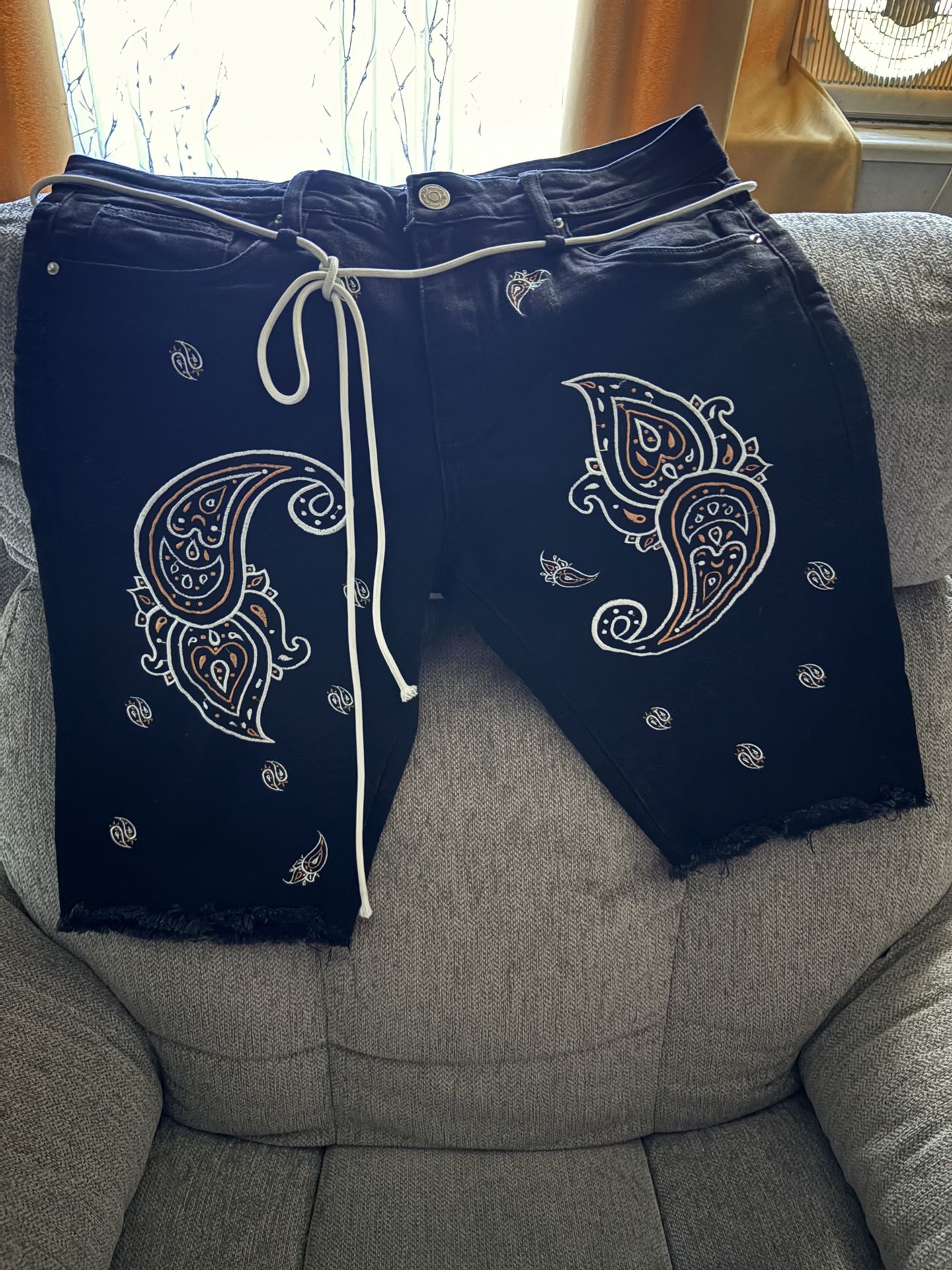Lifted Anchors Shorts. Size 32