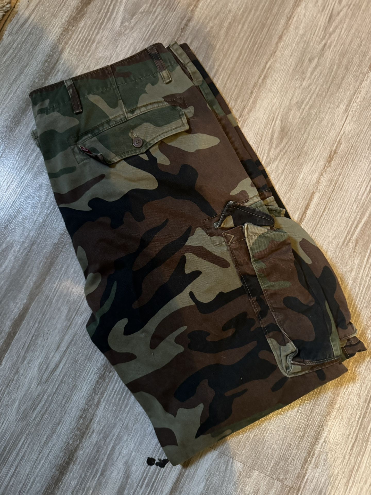 Camo Cargo Pants “LEVIS”