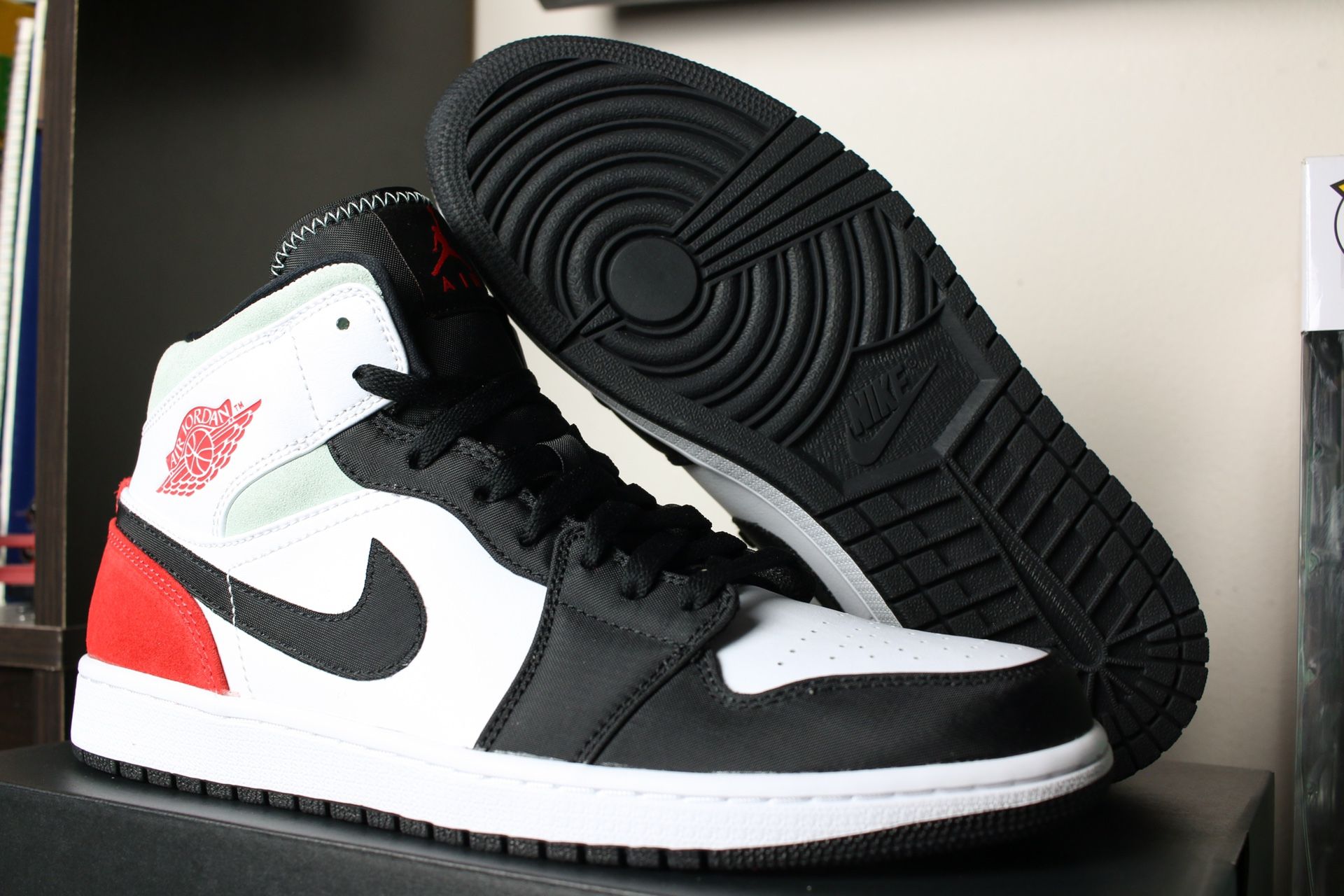 Jordan 1 Mid SE (Union Black Toe) Size: 10.5M
