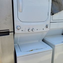 Newer Style GE 27 Stacked WASHER DRYER ELECTRIC 220V