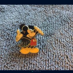 Disney World Resort Paris exclusive trading pins