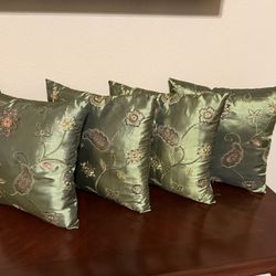 Set Of 4 Green Accessory Pillows