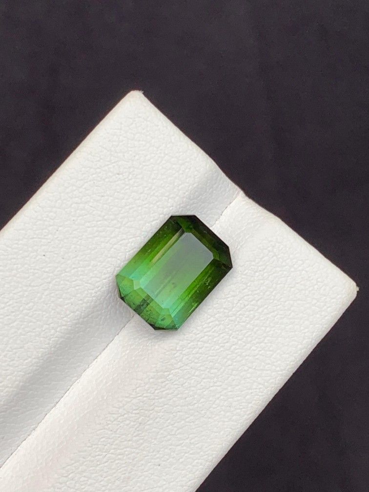 Natural bicolour Tourmaline faceted
Weight 5.20 carats 
Dimensions 12*8.5*6.5 mm
Clarity (slight inclusion)
USD 200