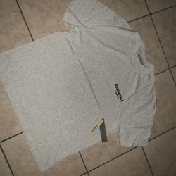 Essentials Tee Size L 📲