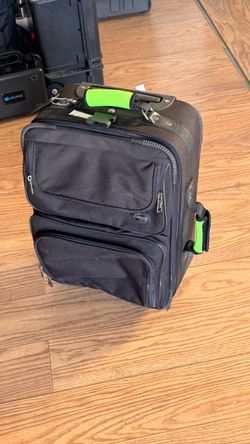Rolling suitcase