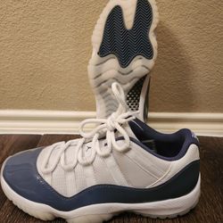 Like New Jordan 11 Retro Low 'Diffused Blue'
Shoes