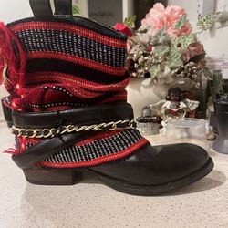 Boots~ beautiful design size 9