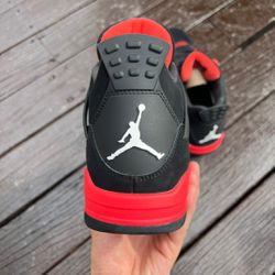 Air Jordan 4 Thunder Red (GS) for Sale in Los Angeles, CA - OfferUp