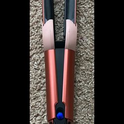 Dyson Airstrait Hair Straightener Styler Flat Iron Coanda Effect HS06 HT01 Strawberry Bronze blush   Shows “ reset “ sign when turned on . Does not wo