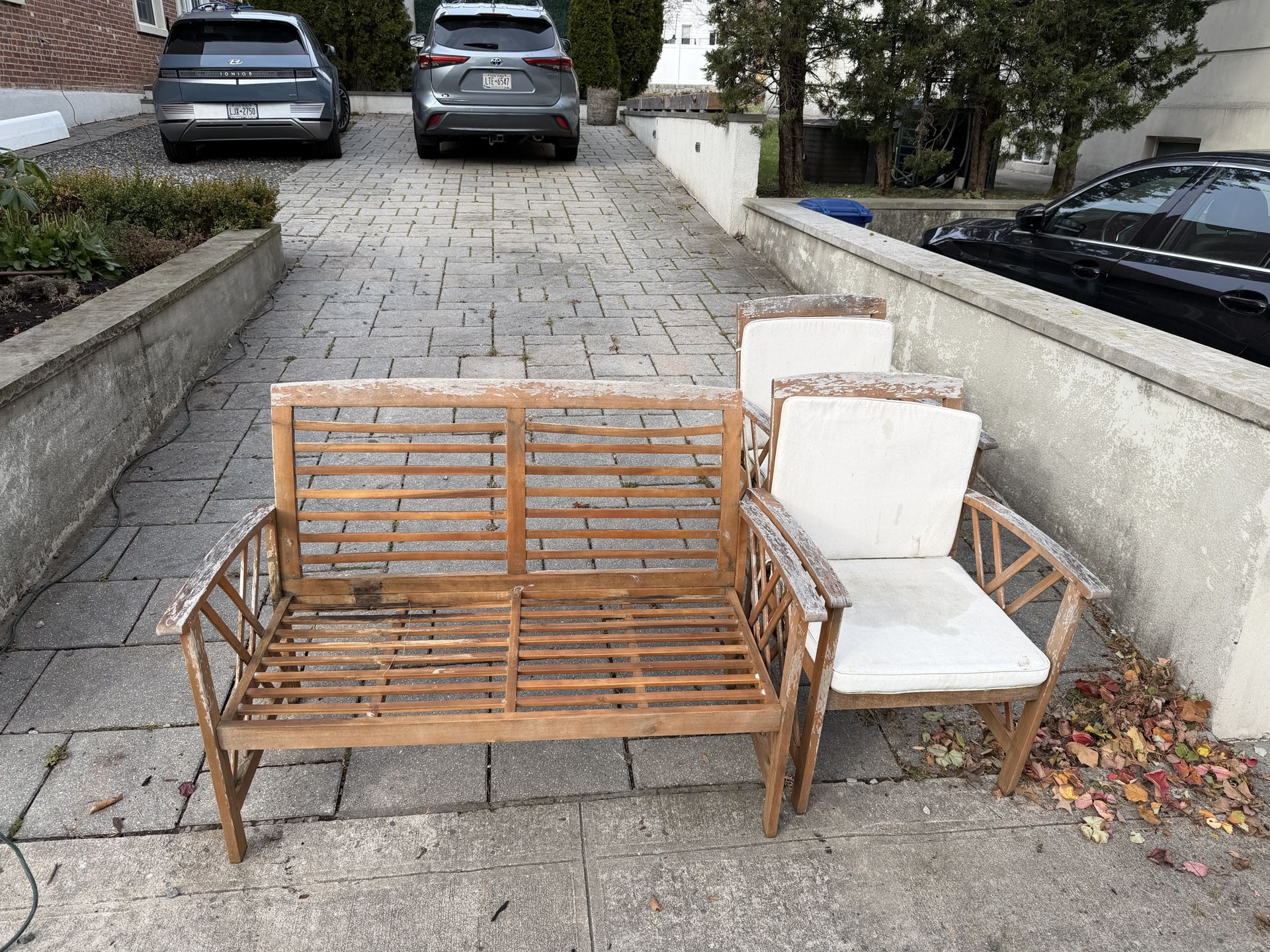 Free Savafieh Outdoor Set. Needs Love, But Sturdy.