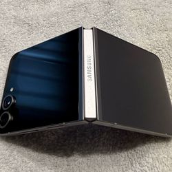 Samsung Galaxy Z Flip 6 - T-Mobile - Barely Used!