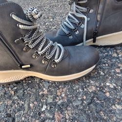 Maurice's Grey Hiking Boots - Wemen's Shoes - Size 9 - Zipper & Lace Up - 